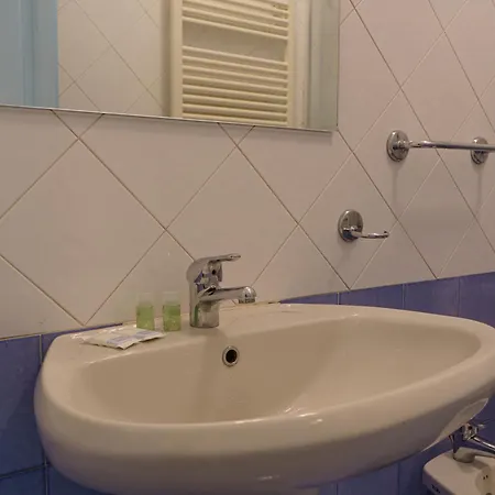 1 Bedroom In The Center *